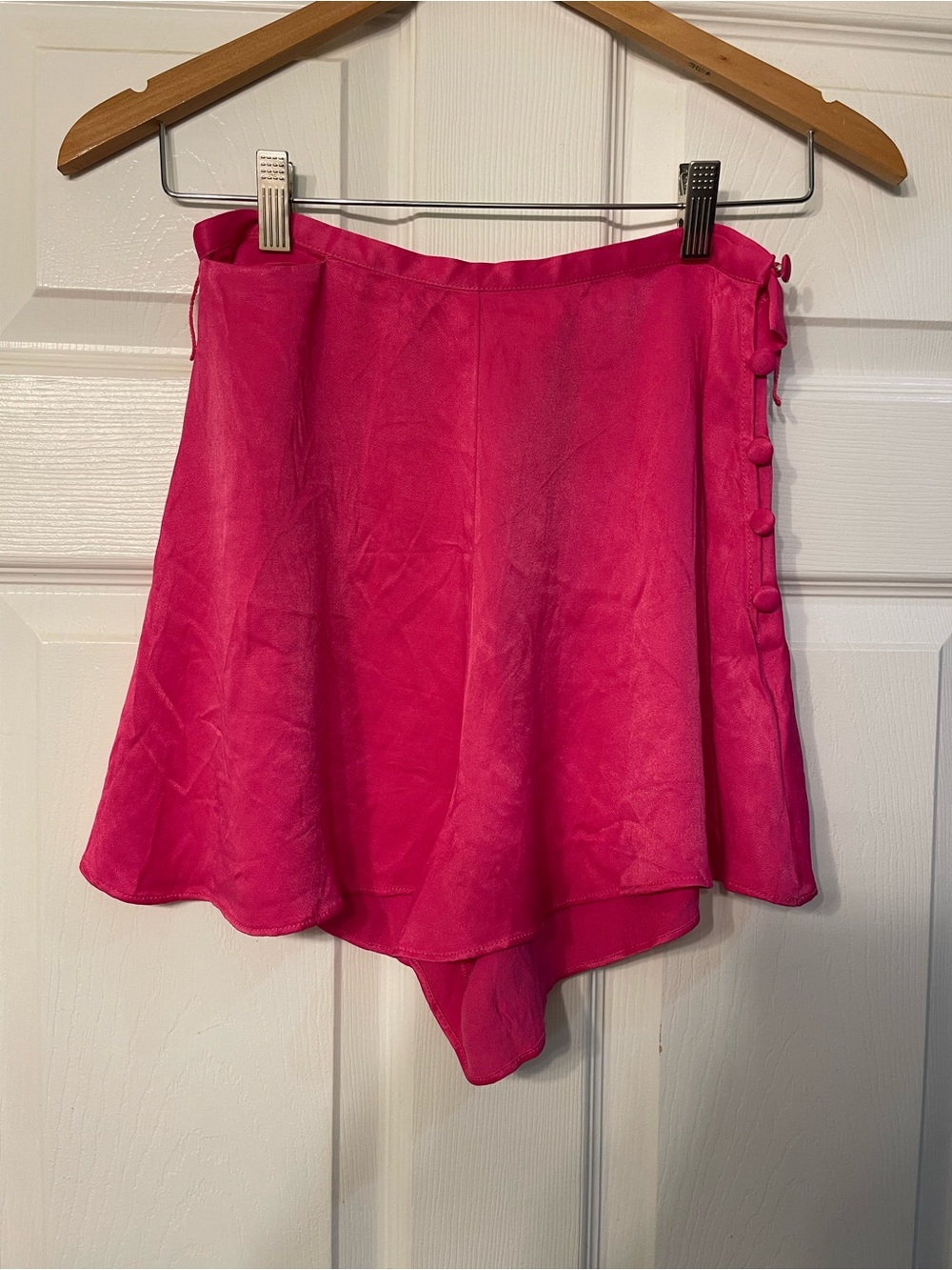 Maeve by Anthropology Fuchsia Side-Button Shorts. Size 4